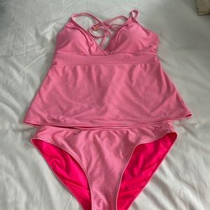 Vineyard Vines tanking